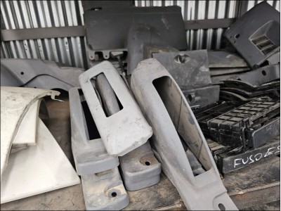Mitsubishi Fuso Euro 5 El Fren Plastiği
